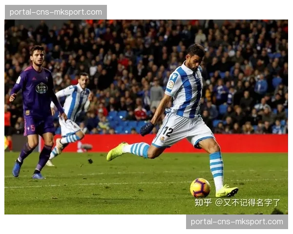 比利亚雷亚尔3-2逆转格拉纳达,莫拉莱斯替补登场梅开二度