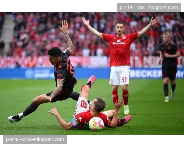 即时数据:拜仁vs莱比锡上半场,双方合计完成多达32次传中尝试